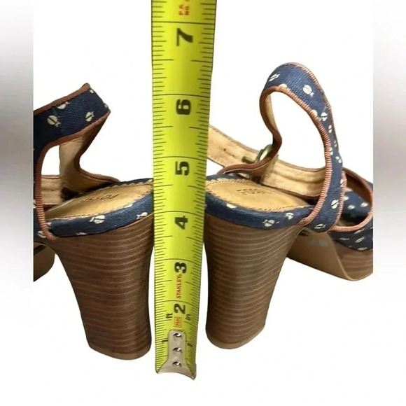 Fossil blue with ivory lady bugs , open toe,canvas heel , strappy, block heel 4” - Picture 4 of 13